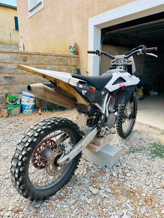 Vendo moto Husqvarna
