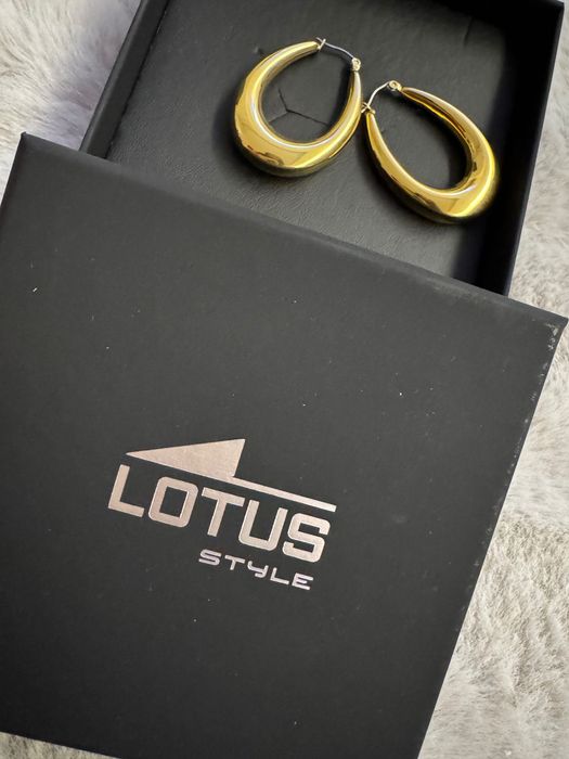 Brincos dourados em aço inoxidável