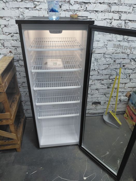 Холодильник шафа-вітрина