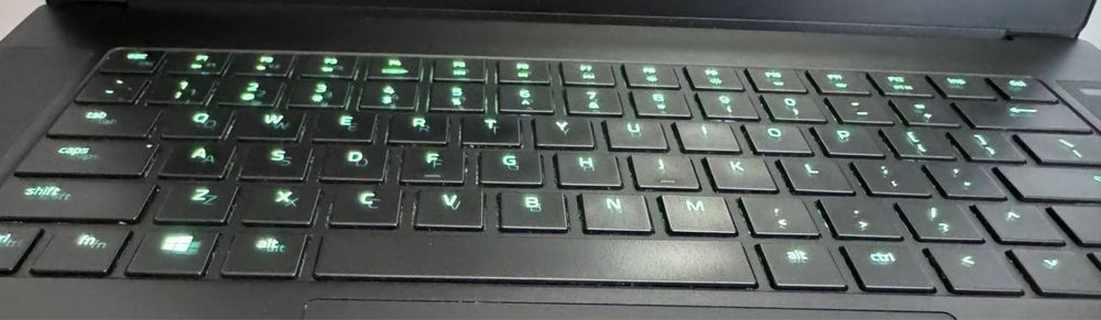 Razer Blade 15/i7-9750H / 32 GB DDR4 / 1000 GB SSD / nVidia GeForce RTX 2070 Max-Q