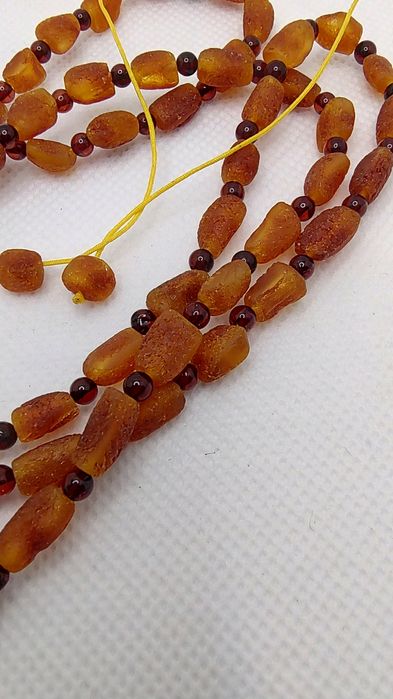 Bursztyn. Naszyjnik na sznurku.