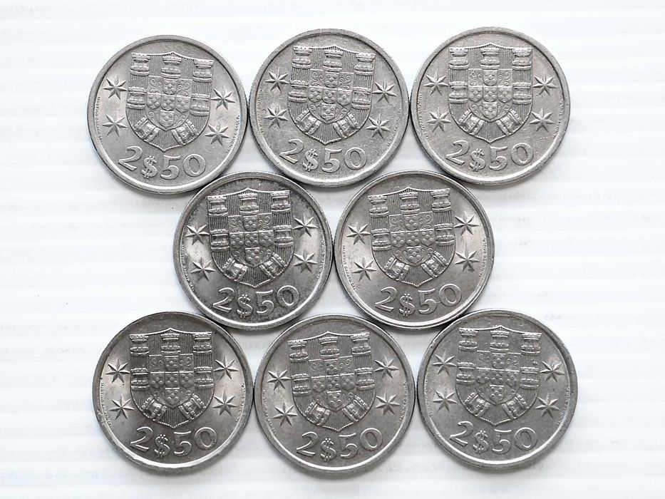 Lote de 8 Moedas 2 Escudos e 50 Centavos 1981
