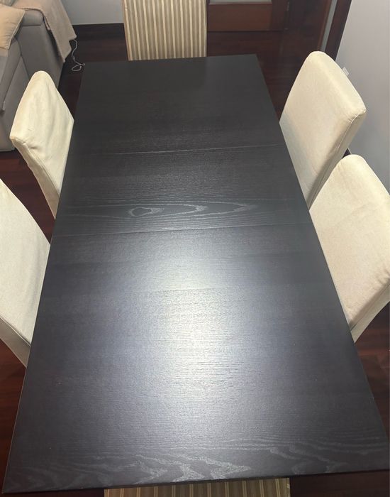 Mesa e cadeiras sala de estar