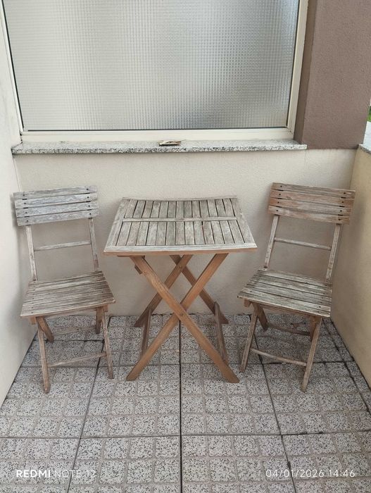Mesa Madeira com duas cadeiras