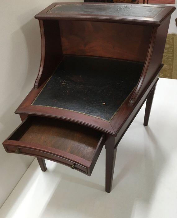 Corner Table – 1940s64551182170243122