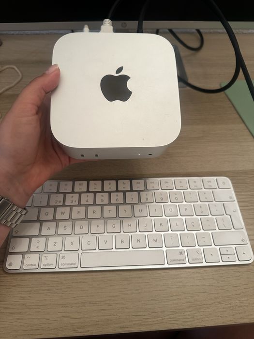 Mac Mini (2024) 16gb 512gb + teclado apple magic