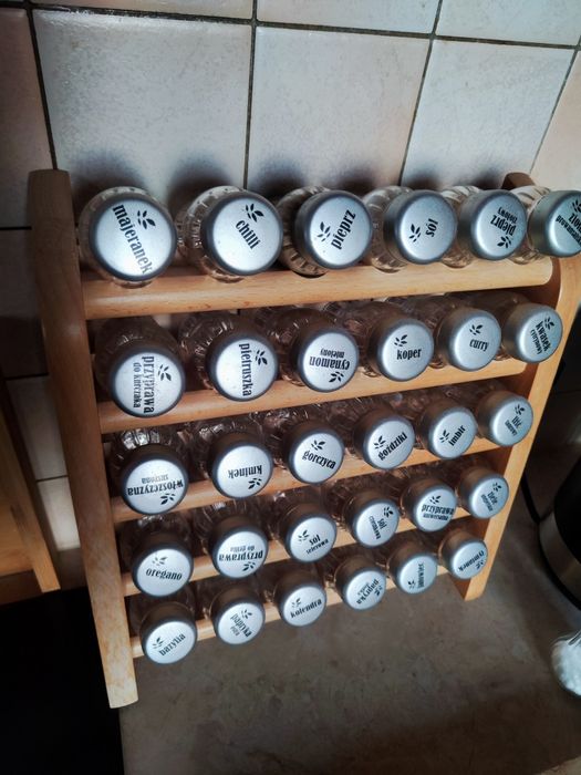 Organizer drewniany na przyprawy szklane słoiczki