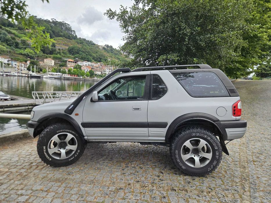 Opel Frontera.