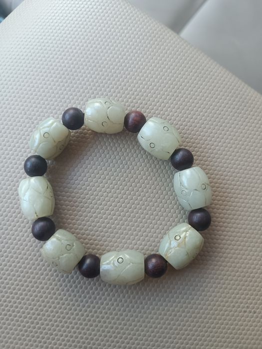 Браслет з нефриту