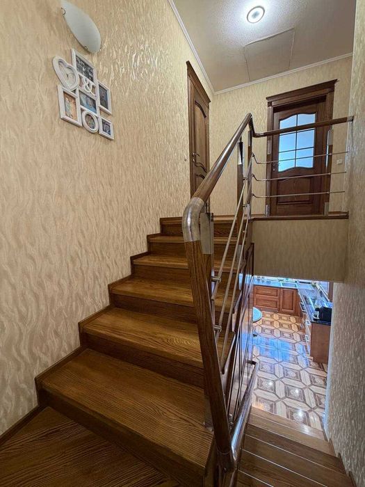 Продам 2-х этажный дом Подгородное, вул. Образцова