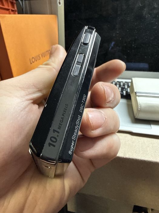 Подарунок 8 березня Цифровий фотоапарат Sony Cyber-shot