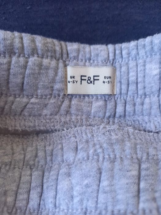 Spodnie dresowe dla chłopca 4-5 lat