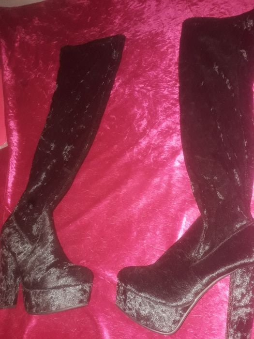 Botas  altas acima joelho