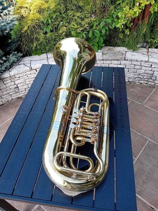 Tuba basowa Es Amati Kraslice