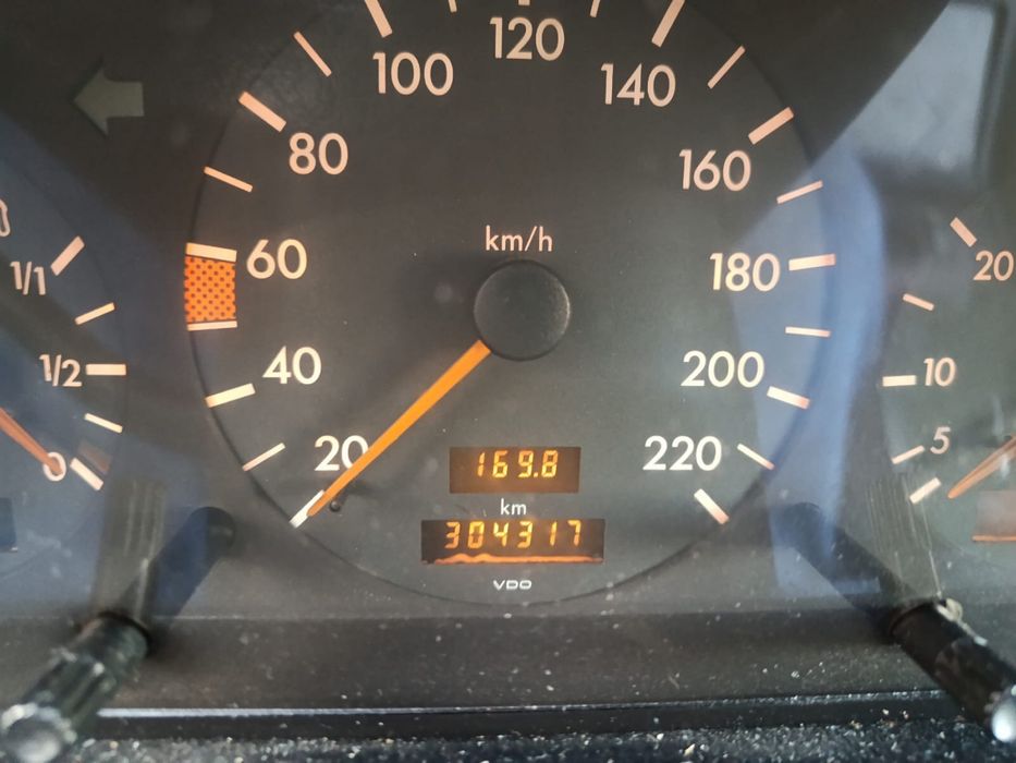 Mercedes 2.2D em muito bom estado