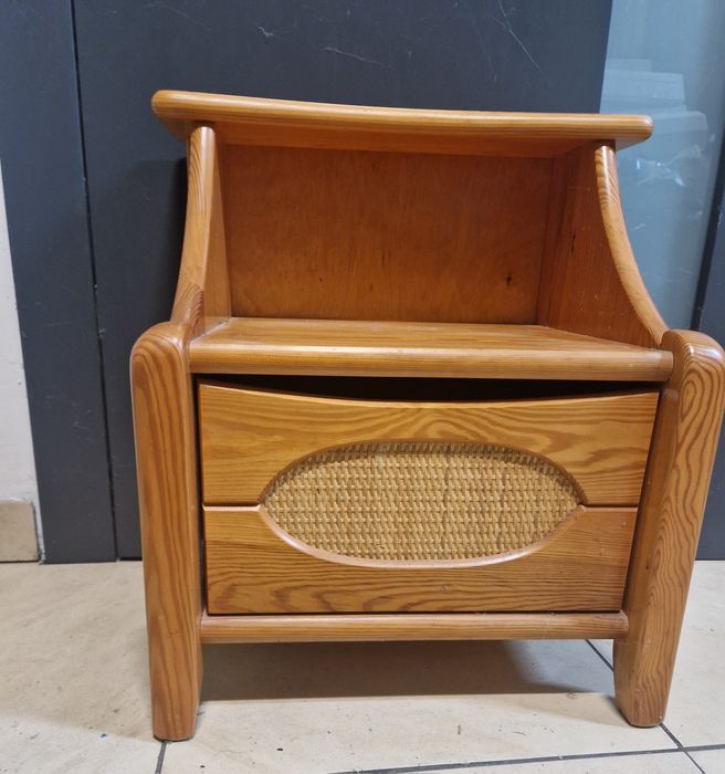 Szafki nocne 2 sztuki.