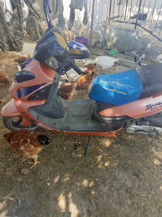 Продам скутер 8000 тис
