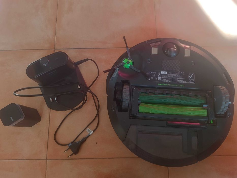 Aspirador Robô IROBOT Roomba e5