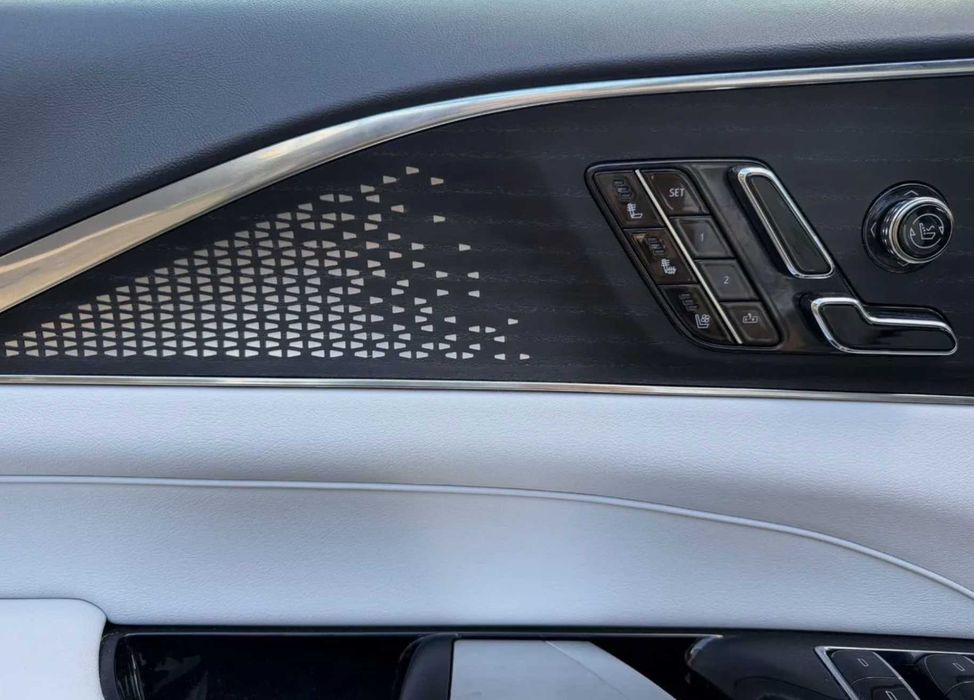Cadillac Lyriq Luxury • 2023 • 102 кВт·год