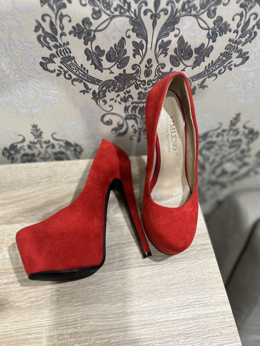 Туфли лабутены красные замшевые 36 р 16 см каблук
