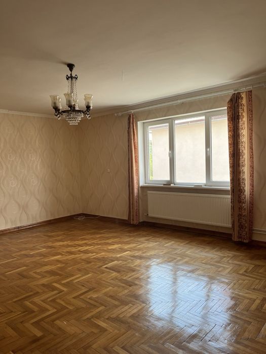 Продаж великого будинку в Сваляві