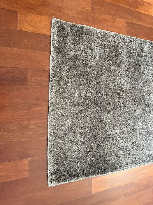 Tapetes cinza pelo curto