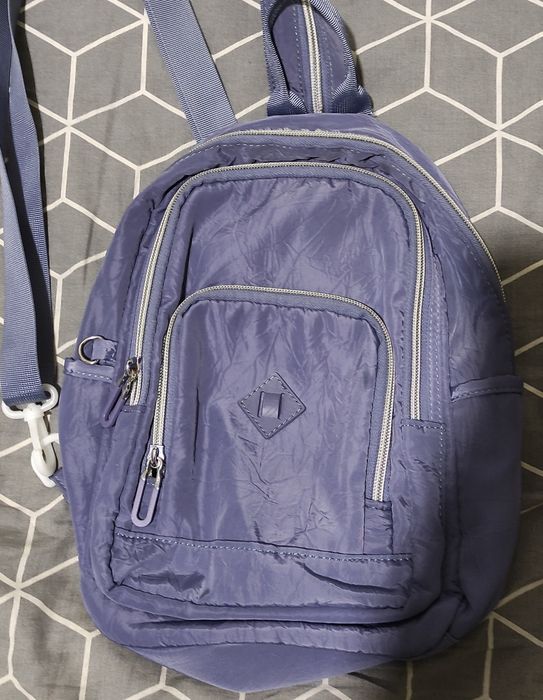 Продам женский небольшой рюкзачок.