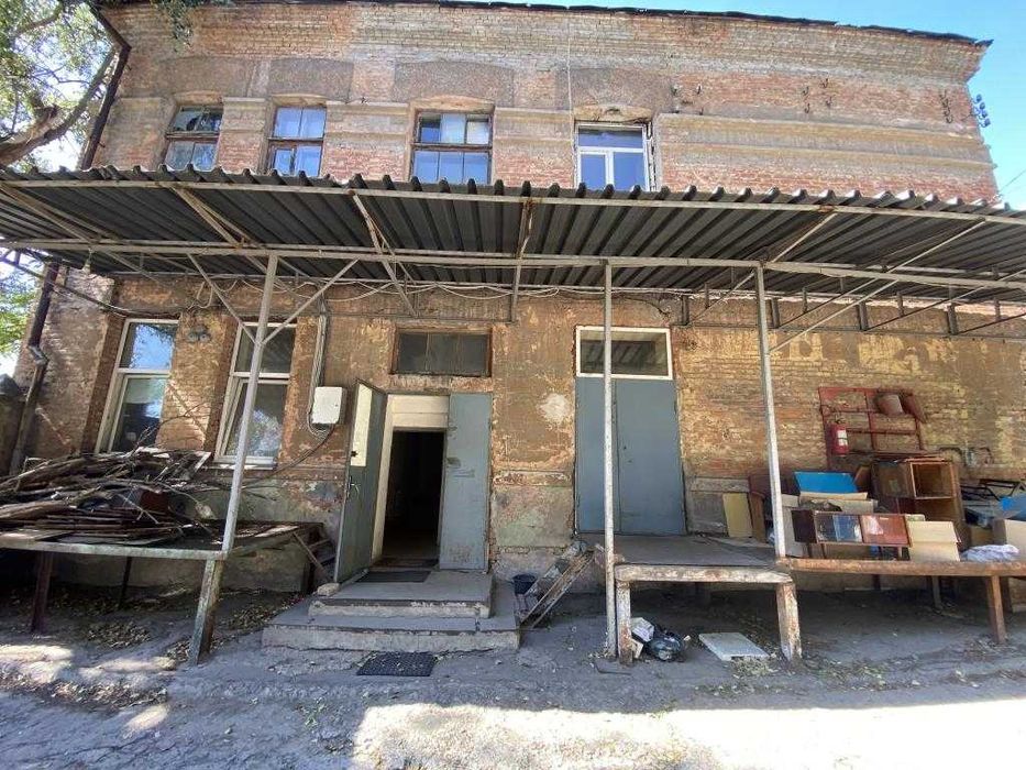 База в районе Рабочей (Героїв УПА)