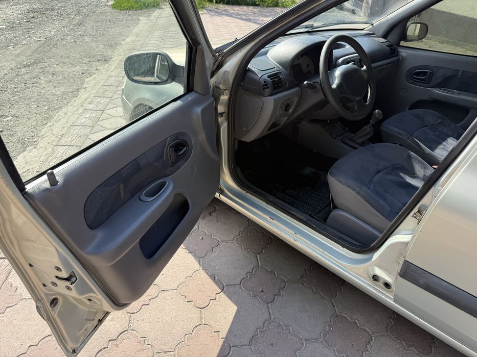 Renault Clio 1.4 Бензин.