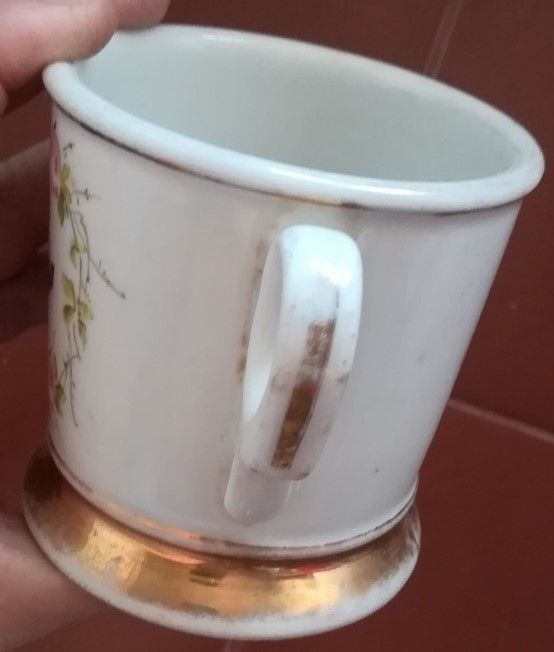 Caneca de porcelana TK Thun e prato de vidro antigos
