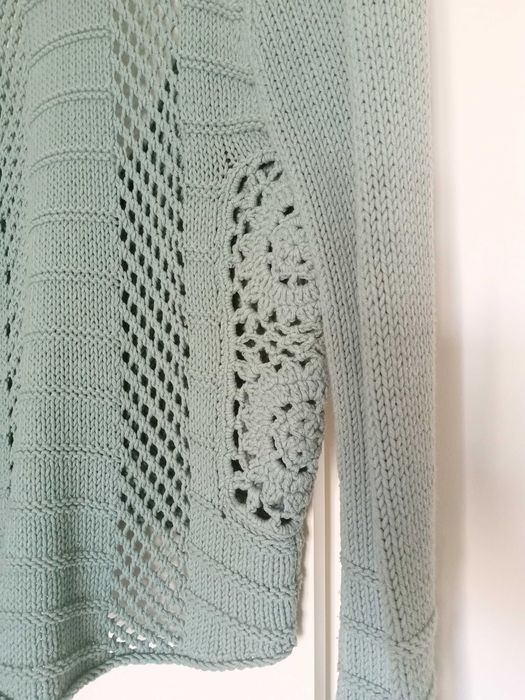 Camisola e cardigan tipo crochet