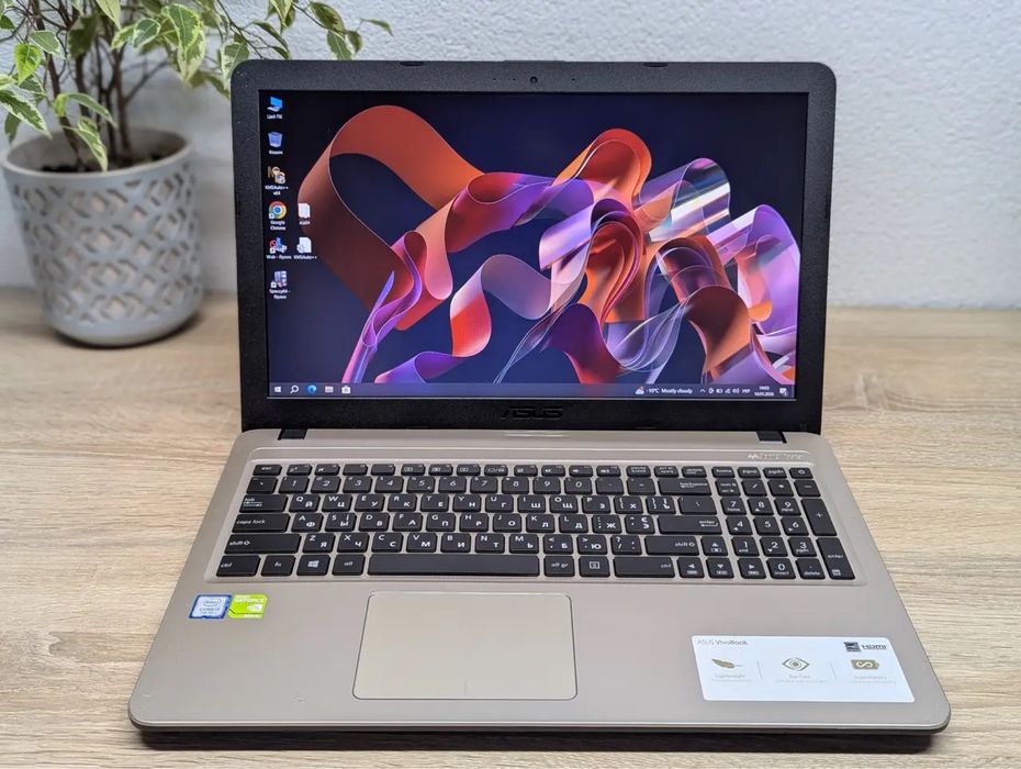Игровой  ноутбук ASUS Vivibook X540U:15.6 FULL HD,INTEL CORE I5-7200U /8 GB / 920MX 2GB,/ssd