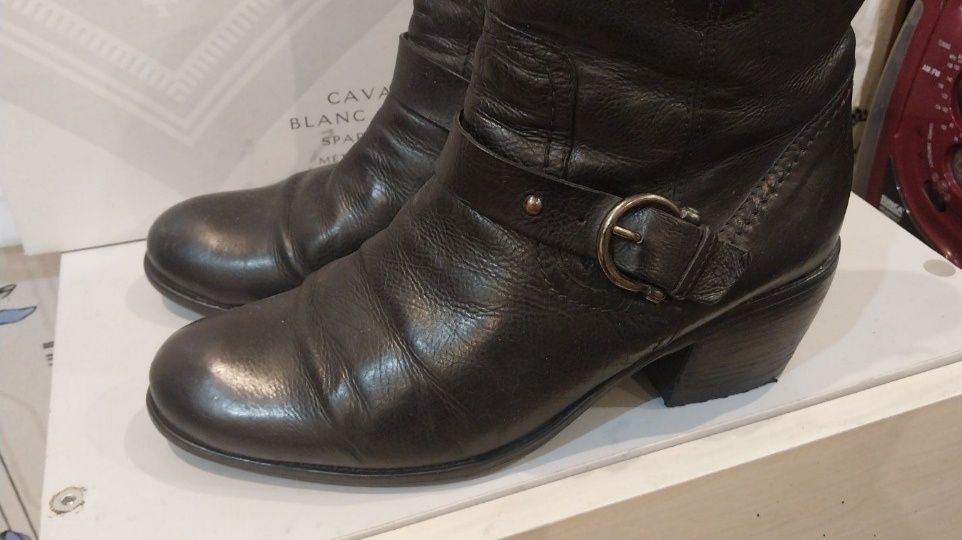 Продам женские кожаные с утеплителем ботинки Clarks. Англия