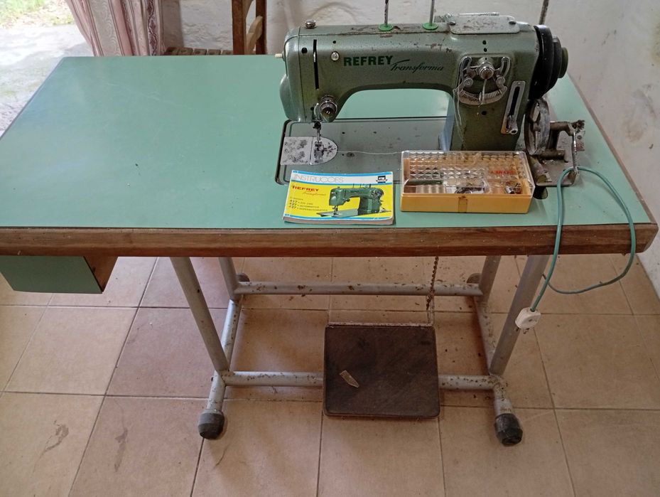 Máquina de costura semi-industrial REFREY TRANSFORMA