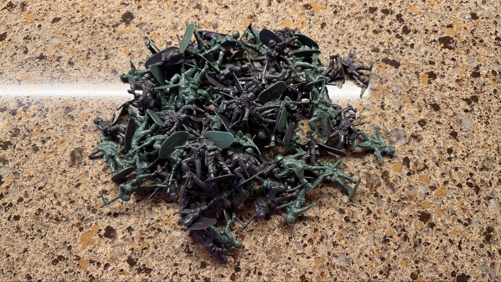 Набор пластиковых фигурок солдатиков