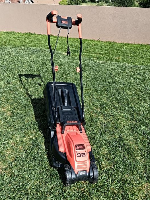 Corta-relva elétrico 1200 w 34,5 cm Black + Decker ELT YT5139