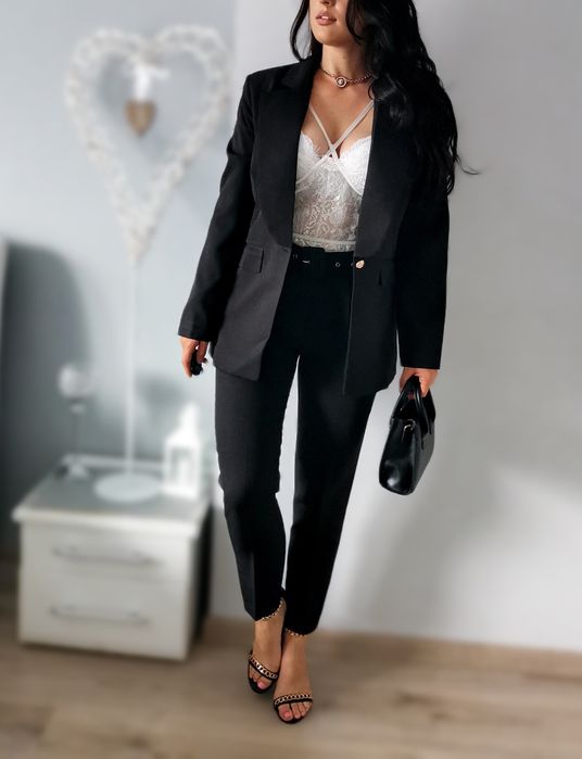 Garnitur damski elegancki z paskiem