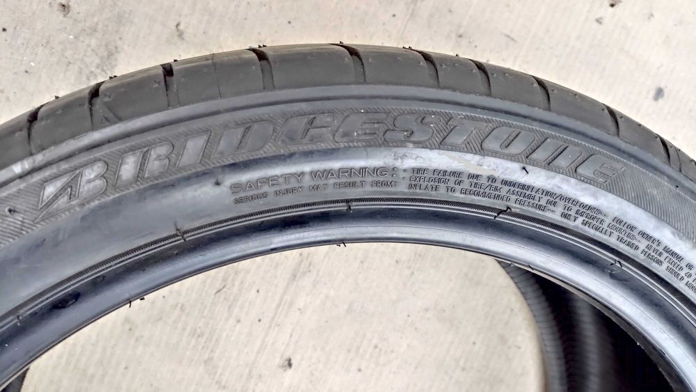 шини 255/40R19.   Bridgestone . 99%