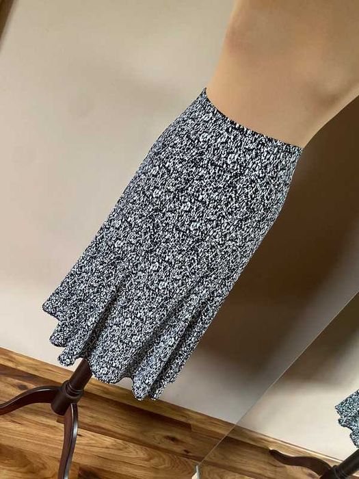 Nine west 42 44 xxl +size spodnica midi do kolan lekka cienka wzory