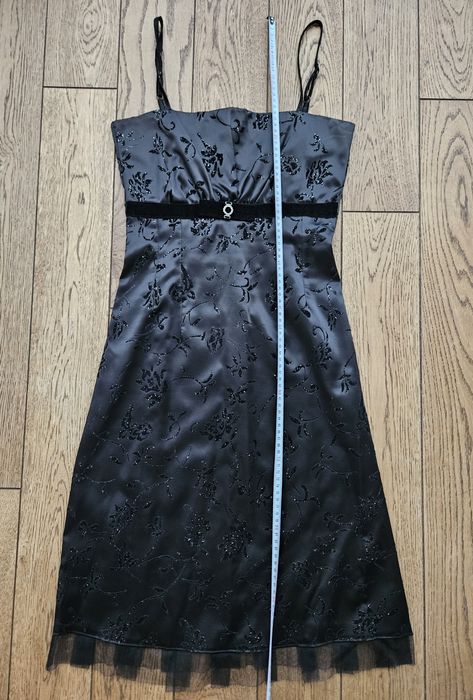 Nieużywana elegancka sukienka, czarna, Astry, rozm M