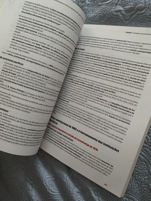 Livro Exame, Historia A 12° ano
