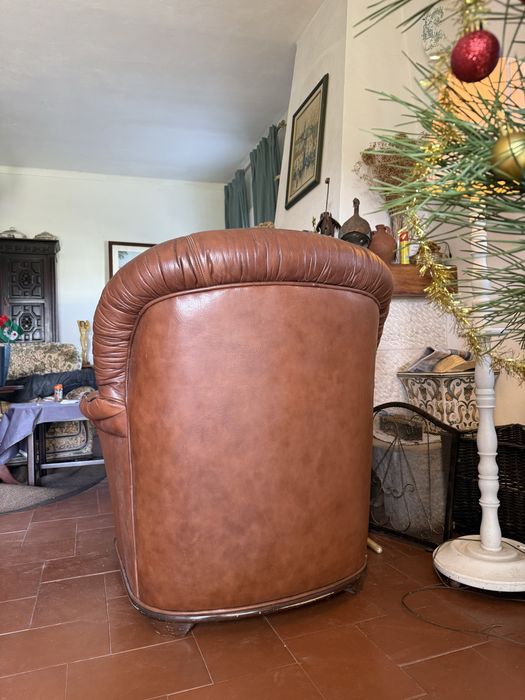 Sofá- cama e 2 poltronas em pele (conjunto em bom estado)