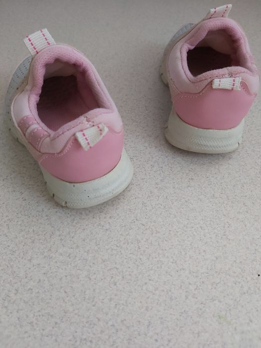 Кросівки розмір 22