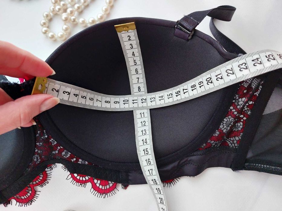 Роскошный сатиновый бюстгальтер с кружевом стразами Hunkemoller 75E