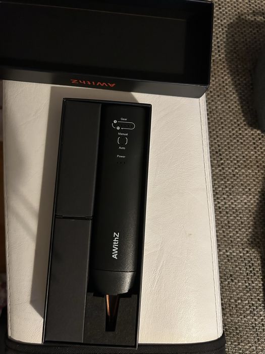 aparelho de soldadura por pontos portátil chamado AWithZ H1.