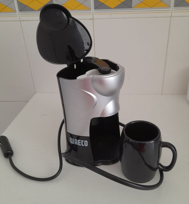 Cafeteira mini eléctrica 12 v.