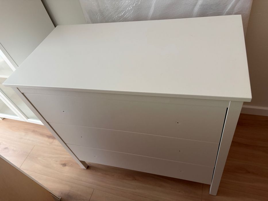 Cómoda IKEA branca