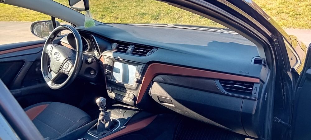 Toyota Avensis 2015