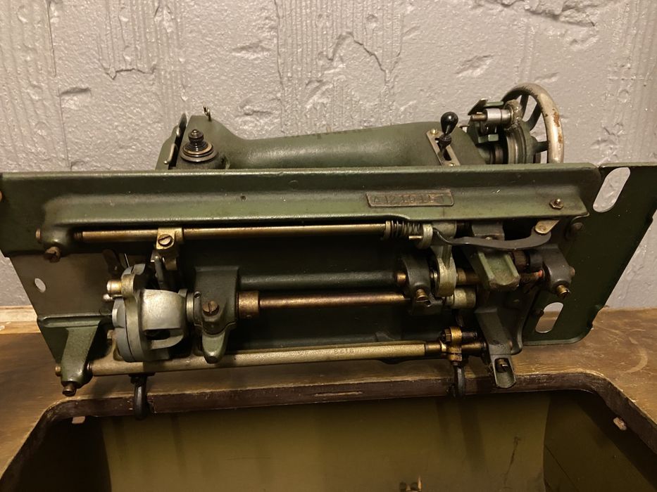 Maquina com Mesa Costura husqvarna