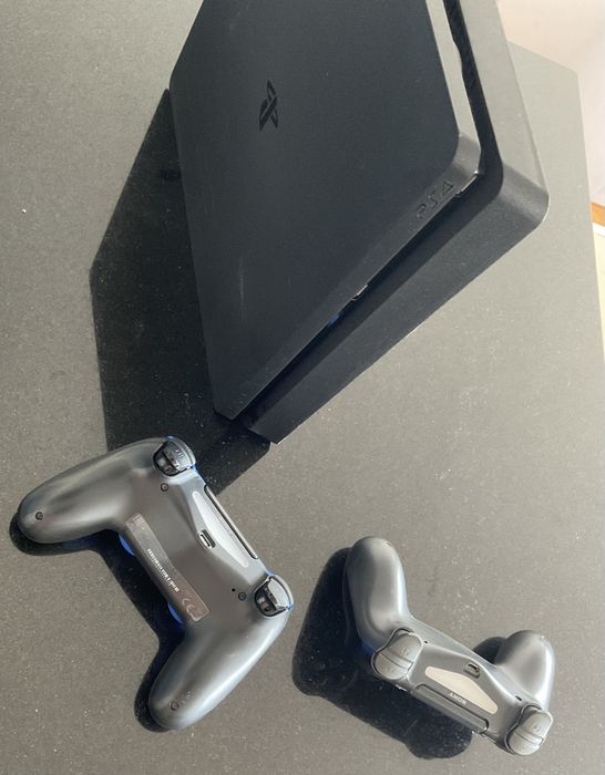 PS4 Slim 500GB + 2 Comandos Sony Originais